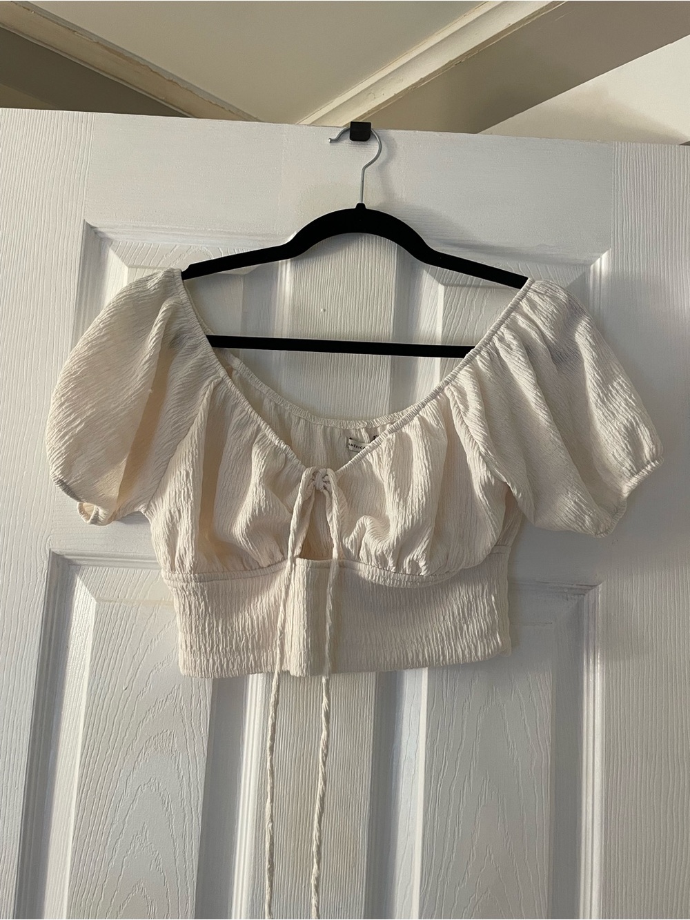 American Eagle Outfitters Cream Puff-Sleeve Tie-Front Crop